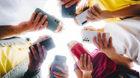 Reino Unido anuncia proibição de redes sociais para menores de 16 anos
