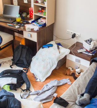 As gerações passam, os tempos mudam… mas esses hábitos de quarto de adolescente permanecem os mesmos